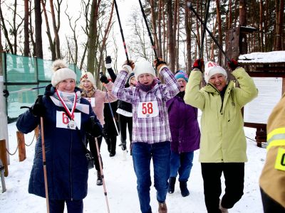 uczestnicy podczas biegu
