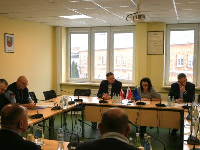 spotkanie na sali konferencyjnej, uczestnicy siedzą