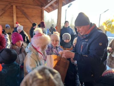 przekazanie nagród przez Wicestarostę