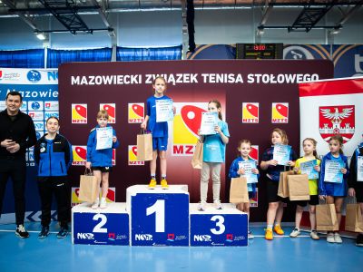 uczestnicy wydarzenia na podium