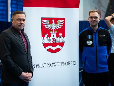 Wicestarosta Nowodworski Andrzej Pacocha przy roll-upie powiatu