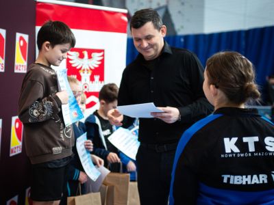 rozdanie nagród uczestnikom wydarzenia