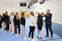 wręczenie medali przez Wicestarostę Nowodworskiego