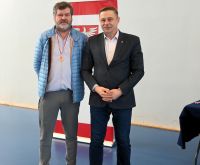 Wicestarosta Nowodworski z trenerem jednej z drużyn