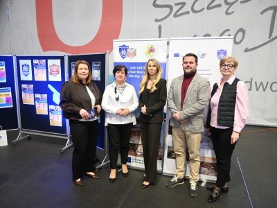 członkowie zarządu wraz z dyrektorem NOSiR-u i dyrektorem LO NDM oraz kierownikiem WOSE