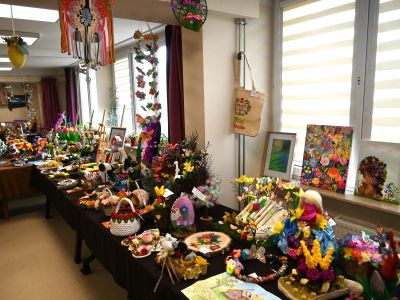 prace konkursowe na stole