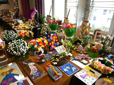 prace konkursowe na stole