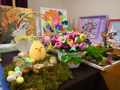 prace konkursowe na stole