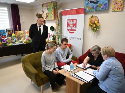 komisja podczas liczenia głosów