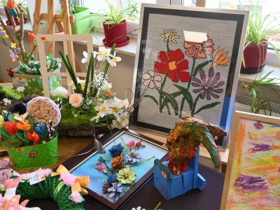 prace konkursowe na stole