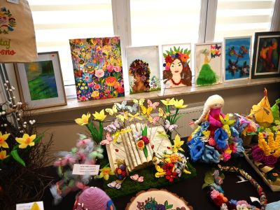 prace konkursowe na stole