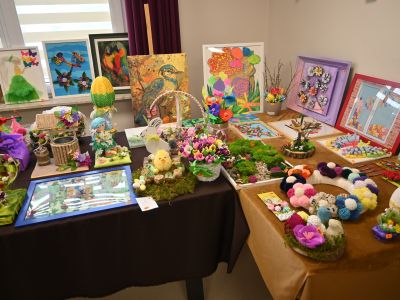 prace konkursowe na stole