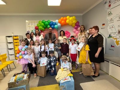 Starosta Nowodworski wraz z dziećmi