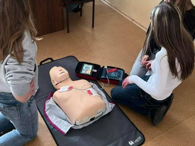 nauka pierwszej pomocy na fantomie