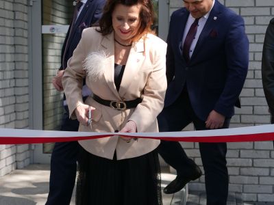 uroczyste przecięcie wstęgi przez Starostę Nowodworskiego