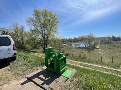 urządzenie hydrotechniczne na wale przeciwpowodziowym