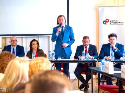Wojewoda Mazowiecki przemawiający do uczestników Konwentu Powiatów