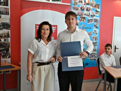 Pani Starosta z członkiem Prezydium I Kadencji Młodzieżowej Rady Powiatu Nowodworskiego