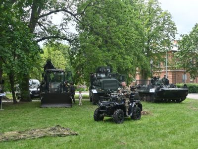 Wystawa pojazdów wojskowych