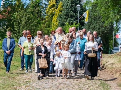 Procesja Eucharystyczna na bulwarach nad Wisłą