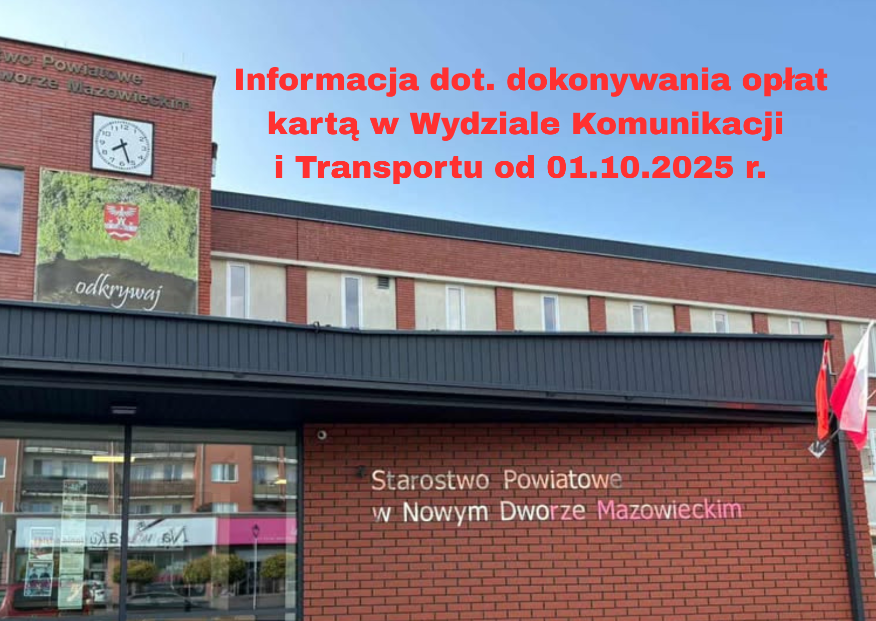 informacja dot. dokonywania opłat w Wydziale Komunikacji i Transportu, w tle budynek Starostwa