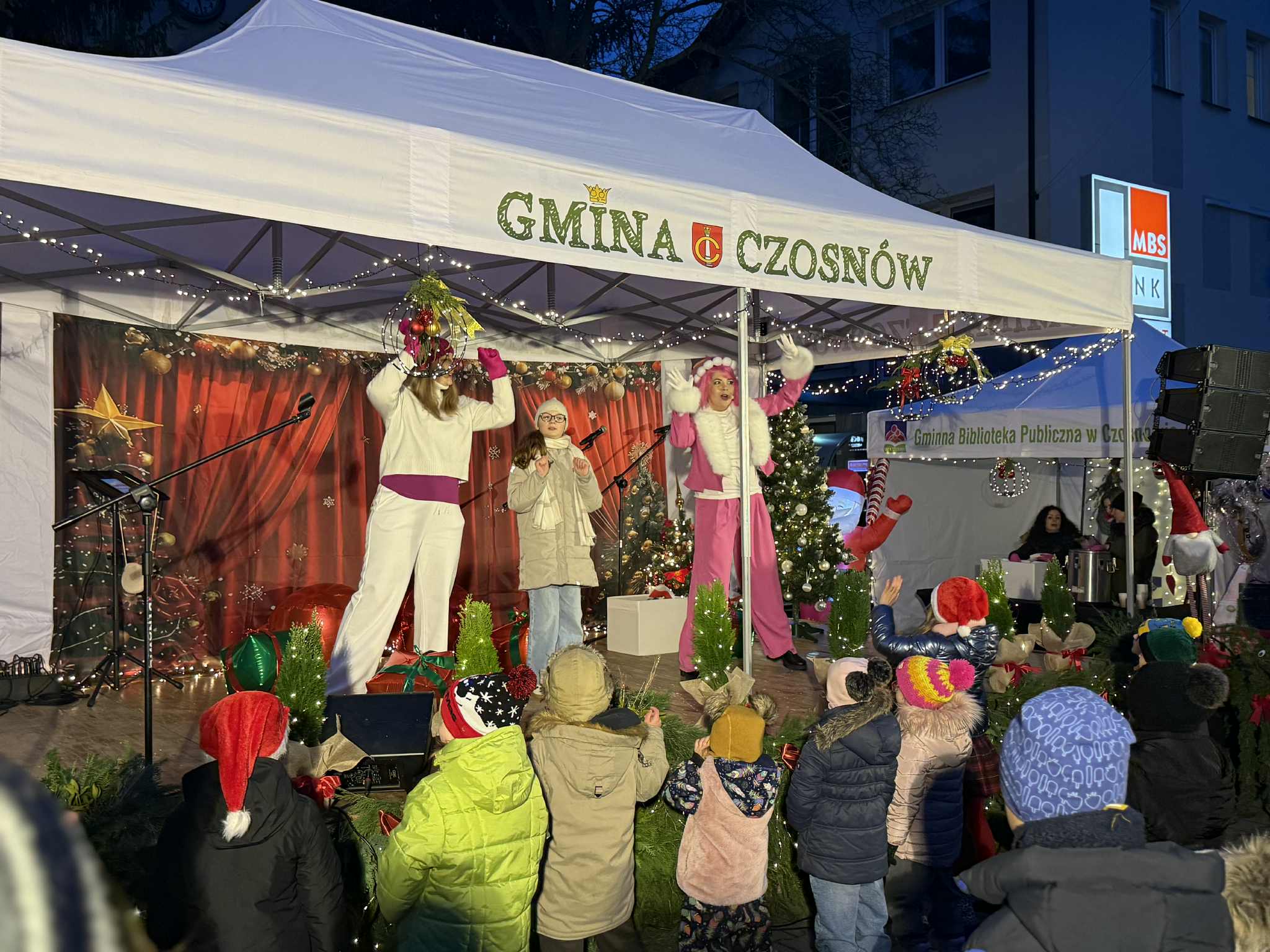 widok na scenę i animacje dla najmłodszych