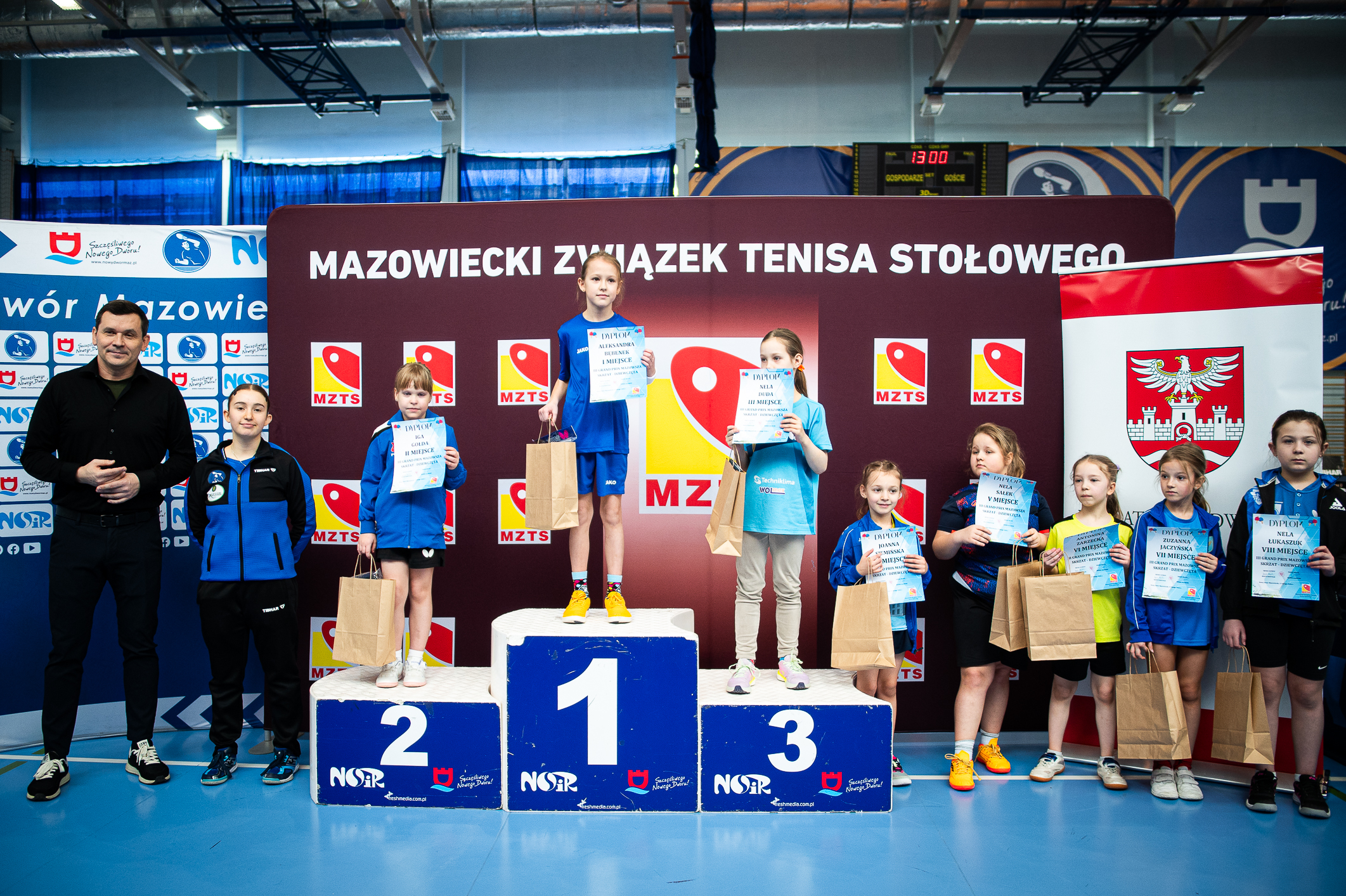 uczestnicy wydarzenia na podium